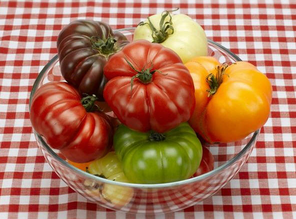  Плоды томатов - сорта разных цветов