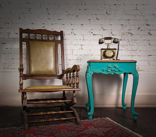 Многие, и не только коллекционеры, ценят старую мебель