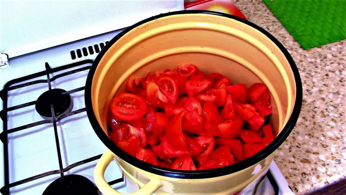 Тушим помидоры 15 минут