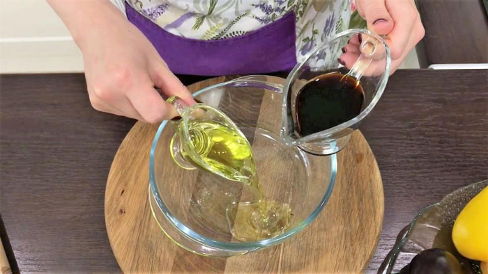 Оливковое масло и соевый соус